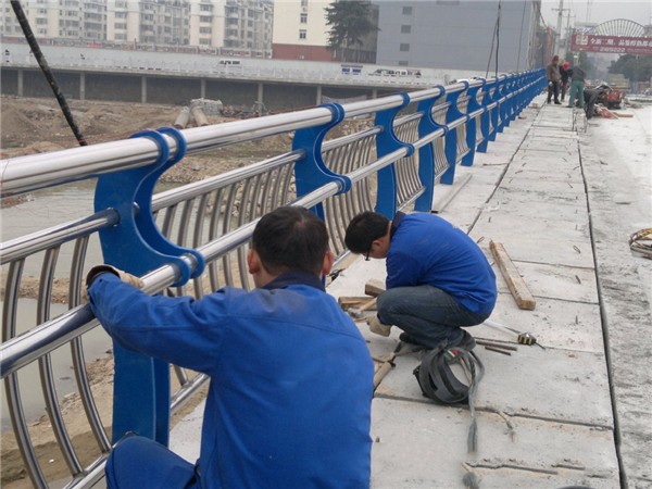沙坪坝不锈钢河道护栏的特性及其在城市景观中的应用